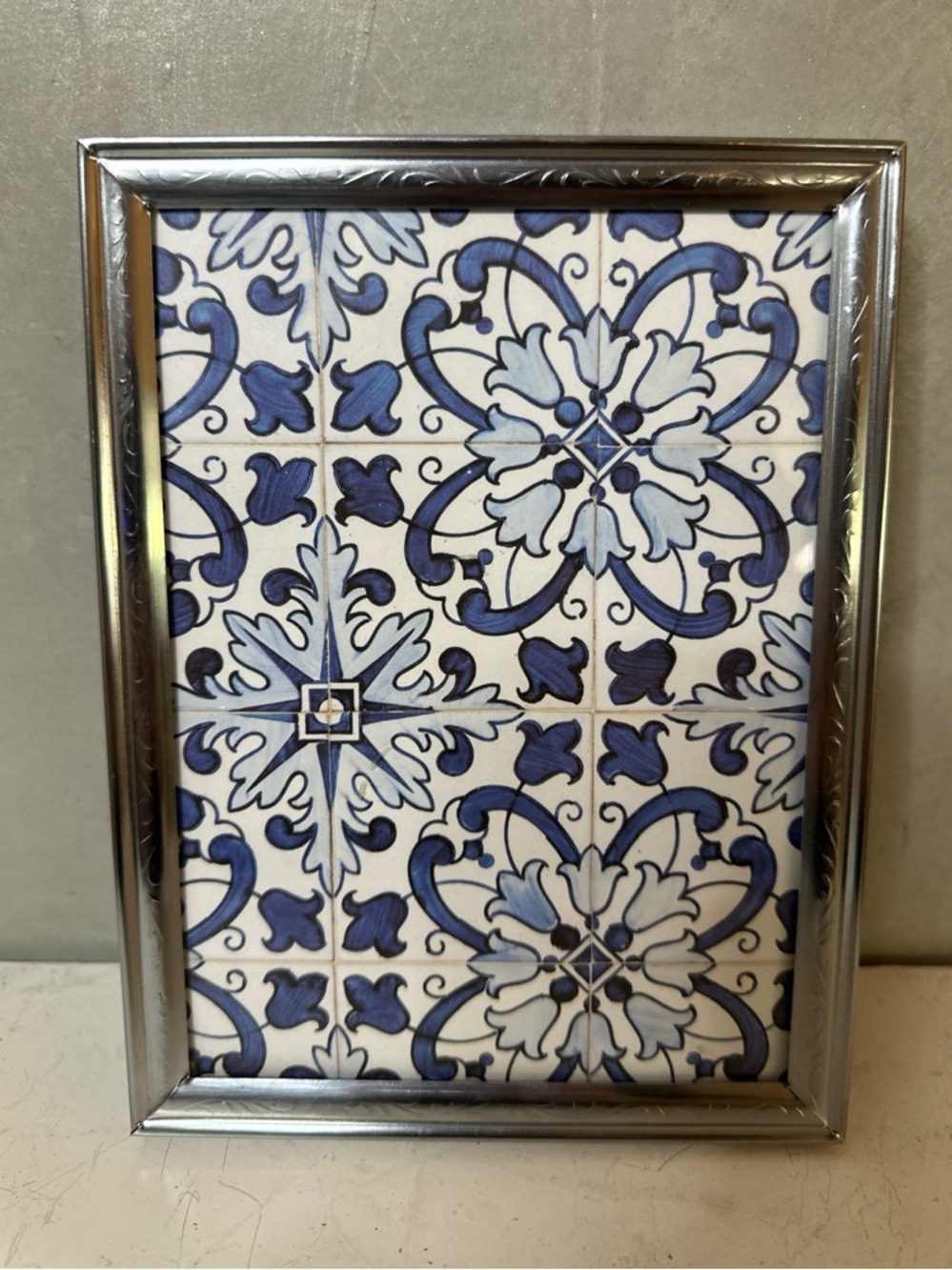 VINTAGE ETCHED SILVER METAL PICTURE FRAME FITS 5X7